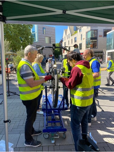 "ReflActionDay” in Münster - Rotarier setzen auf mehr Sicherheit für Radler